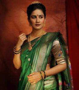 Vaidehi Parashurami Instagram - Day 6! 

#navratri #colours
#green #traditions 
#streeshakti #beingwoman 
#differentavatars #differentroles