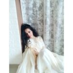 Vaishnavi Dhanraj Instagram - tere nazmon ki roohaniyat ne meri .. shaamon ki rangeeniyat badal di .. tune nazm ke labzon mein mujhe iss tarah piroya .. ki main sangeet ban gayi.. #frommydiary✍🏻 #selfclicked