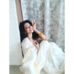 Vaishnavi Dhanraj Instagram - tere nazmon ki roohaniyat ne meri .. shaamon ki rangeeniyat badal di .. tune nazm ke labzon mein mujhe iss tarah piroya .. ki main sangeet ban gayi.. #frommydiary✍🏻 #selfclicked