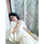 Vaishnavi Dhanraj Instagram - tere nazmon ki roohaniyat ne meri .. shaamon ki rangeeniyat badal di .. tune nazm ke labzon mein mujhe iss tarah piroya .. ki main sangeet ban gayi.. #frommydiary✍🏻 #selfclicked