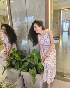 Vaishnavi Dhanraj Instagram - Mirror mirror on the wall.  Who is the stupidest of them all .. ?

Me me me ..