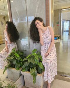 Vaishnavi Dhanraj Instagram - Mirror mirror on the wall.  Who is the stupidest of them all .. ?

Me me me ..