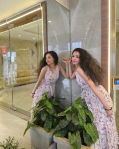 Vaishnavi Dhanraj Instagram - Mirror mirror on the wall.  Who is the stupidest of them all .. ?

Me me me ..