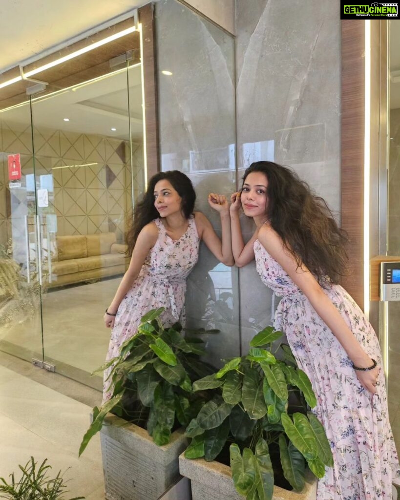 Vaishnavi Dhanraj Instagram - Mirror mirror on the wall. Who is the stupidest of them all .. ? Me me me ..