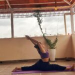 Vaishnavi Gowda Instagram - Yoga makes us find the peace which lies within us ! ✨ Yoga not just today but everyday ❤️ #internationalyogaday #yoga #yogapractice Ps - dad is my yoga partner for life .. ✨