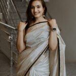 Vaishnavi Gowda Instagram - Black n white saree is a different feel 🫧 📸 - @pkstudiophotography