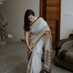 Vaishnavi Gowda Instagram - Black n white saree is a different feel 🫧 📸 - @pkstudiophotography