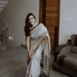 Vaishnavi Gowda Instagram - Black n white saree is a different feel 🫧 📸 - @pkstudiophotography
