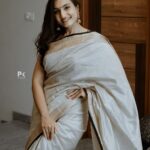 Vaishnavi Gowda Instagram - Black n white saree is a different feel 🫧 📸 - @pkstudiophotography