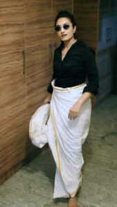 Vaishnavi Gowda Instagram - It’ll be so cool ! if we could wear this 😎 Ps - that’s my Dad’s panche ☺️ 🎥- @pkstudiophotography