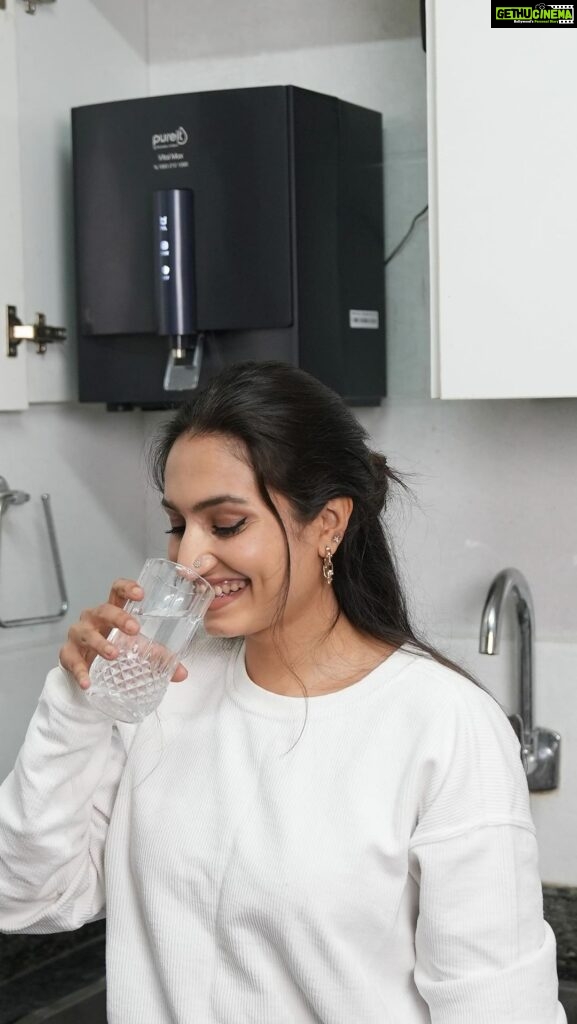 Vaishnavi Gowda Instagram - #Ad When it comes to my mom’s health, I only trust Pureit Vital Max. Now it’s time for you to secure your family’s health with Pureit Vital Max using my coupon code PUREITVITAL500 on www.pureitwater.com! So, are you ready to take a pledge with me to ensure that your family drinks only healthy and safe water? Comment below if you are. 👇 Get your health guardian for your home today! @pureitwater #pureitvital #pureit #worldwaterday #worldwaterday2023 #safe #healthy #water #Filtrapowertechnology