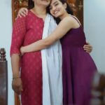 Vaishnavi Gowda Instagram - At times we are angry, frustrated stuck … At that moment all you need is Mom’s HUG ! And going forward I will make sure that I dont miss out on even one day and #Hughermore. @sfmomsmagic brings you the #Hughermore contest where you need to hug your mom, click a picture and upload it tagging @sfmomsmagic and don’t forget to use the hashtag #Hughermore. While those daily hugs are going to bring her smiles everyday, you can also stand a chance to win vouchers day and buy gifts for your mom which makes her smile more ! I have pledged to #Hughermore and you should do ! Make sure you don’t miss out on your Mom’s magic.