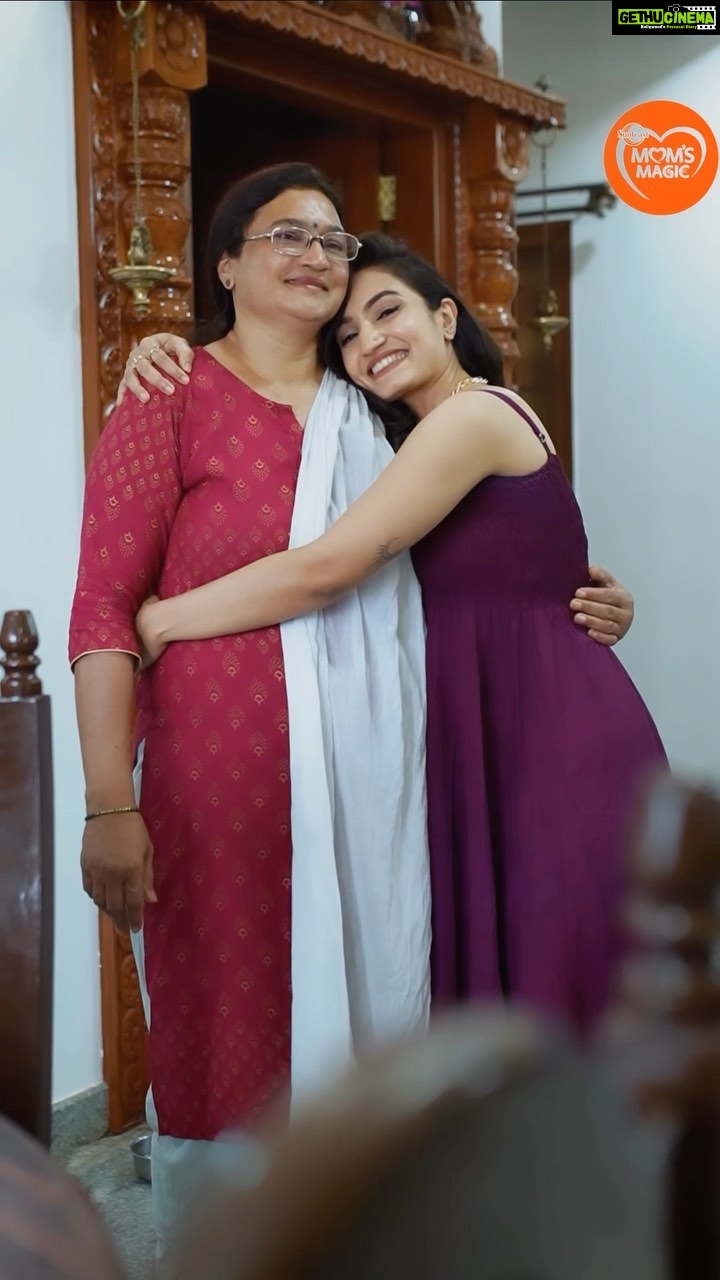 Vaishnavi Gowda Instagram - At times we are angry, frustrated stuck … At that moment all you need is Mom’s HUG ! And going forward I will make sure that I dont miss out on even one day and #Hughermore. @sfmomsmagic brings you the #Hughermore contest where you need to hug your mom, click a picture and upload it tagging @sfmomsmagic and don’t forget to use the hashtag #Hughermore. While those daily hugs are going to bring her smiles everyday, you can also stand a chance to win vouchers day and buy gifts for your mom which makes her smile more ! I have pledged to #Hughermore and you should do ! Make sure you don’t miss out on your Mom’s magic.