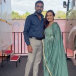Vaishnavi Gowda Instagram - ಜಾತ್ರೆಯ ಸಂಭ್ರಮದಲ್ಲಿ ನಮ್ಮ ಸೀತಾ-ರಾಮ! #ZeeJathre #VaramahalakshmiSambrama #ZKReels #ZeeOnTheGoReels #ZeeKannada #BayasidaBaagiluTegeyona