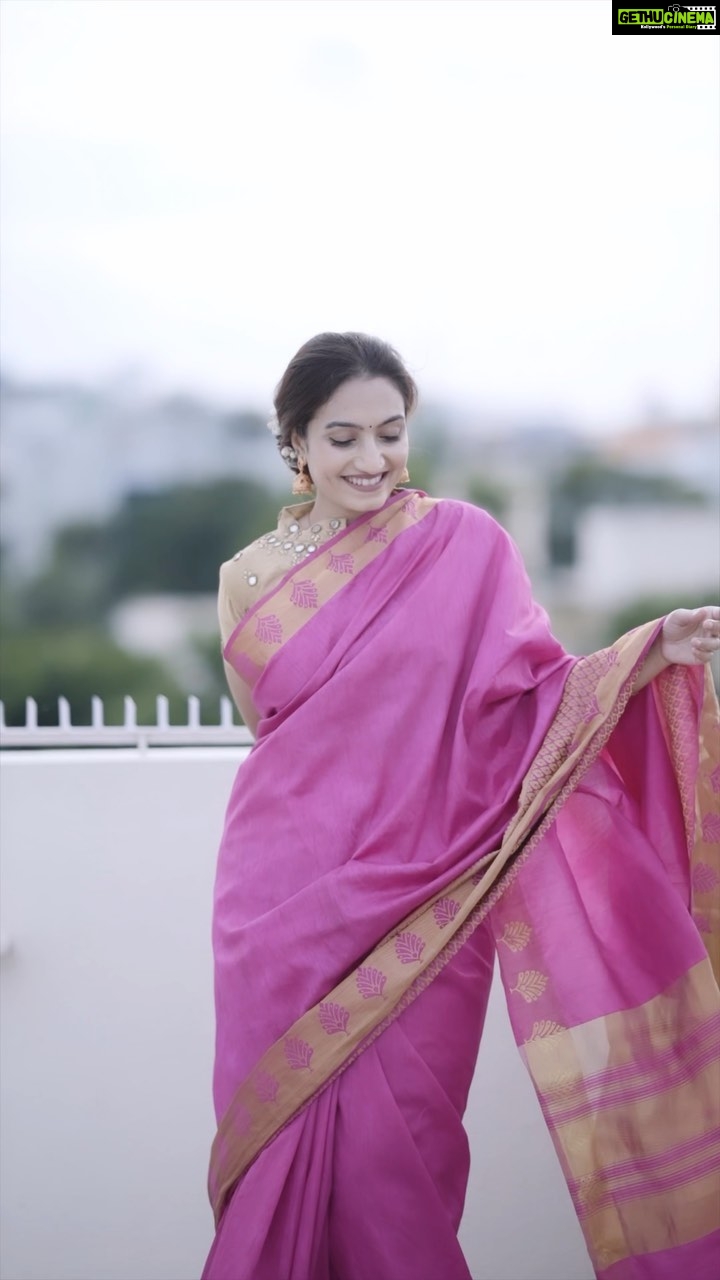 Vaishnavi Gowda Instagram - Saree is a symbol of beauty and grace ❤️ 🎥- @pkstudiophotography #vaisshnavi #vaishnavi #vaishu #seetharama #actor #goodlife #heal #growth #zeekannada #smile #peace #Dream #believe #achieve #positivity #saree