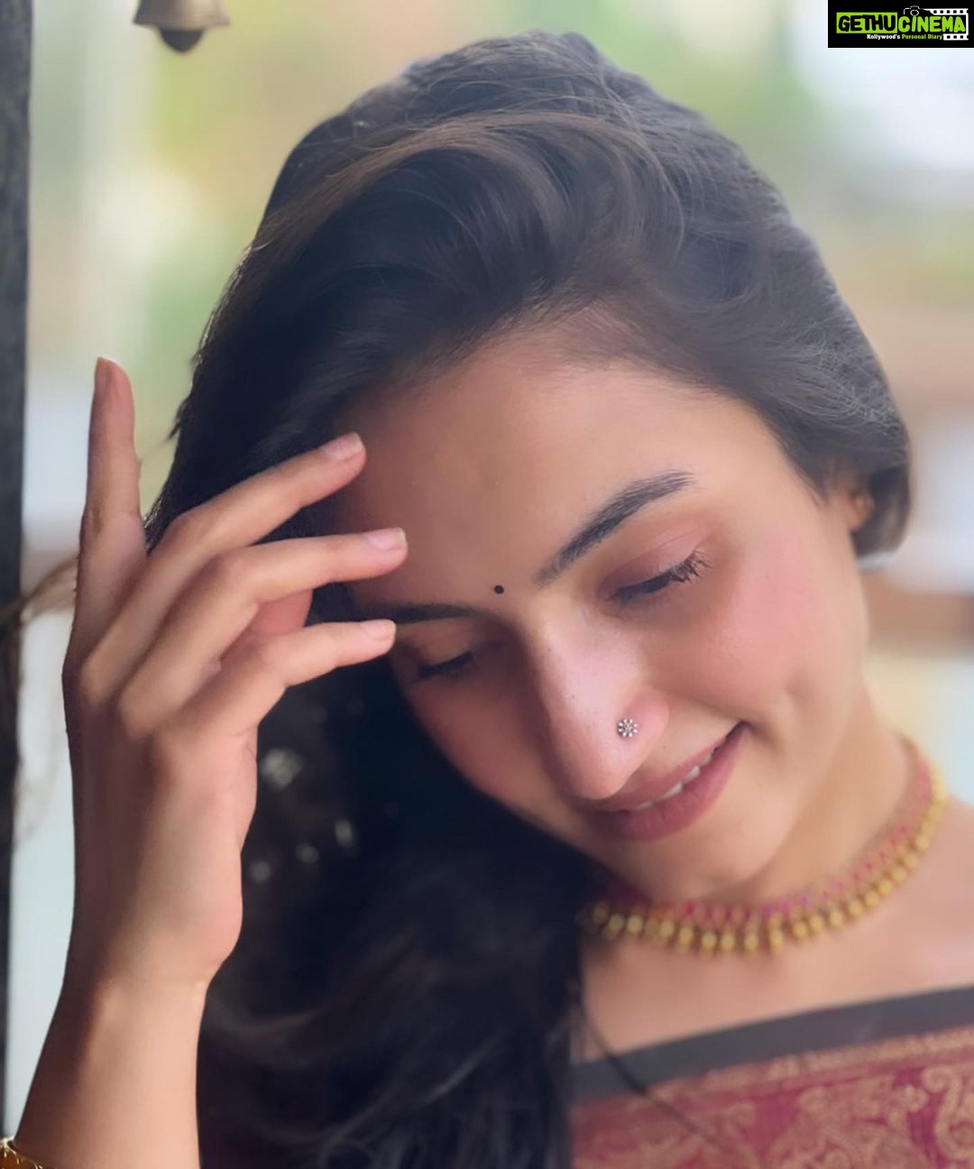 Vaishnavi Gowda Instagram - ಎಲ್ಲರಿಗೂ ಯುಗಾದಿ ಹಬ್ಬದ ಶುಭಾಶಯಗಳು , ಬೇವು ಬೆಲ್ಲ ಸವಿಯುತ ಕಹಿ ನೆನಪು ಮರೆಯಾಗಲಿ, ಸಿಹಿ ನೆನಪು ಚಿರವಾಗಿಲಿ ✨🙏🏻