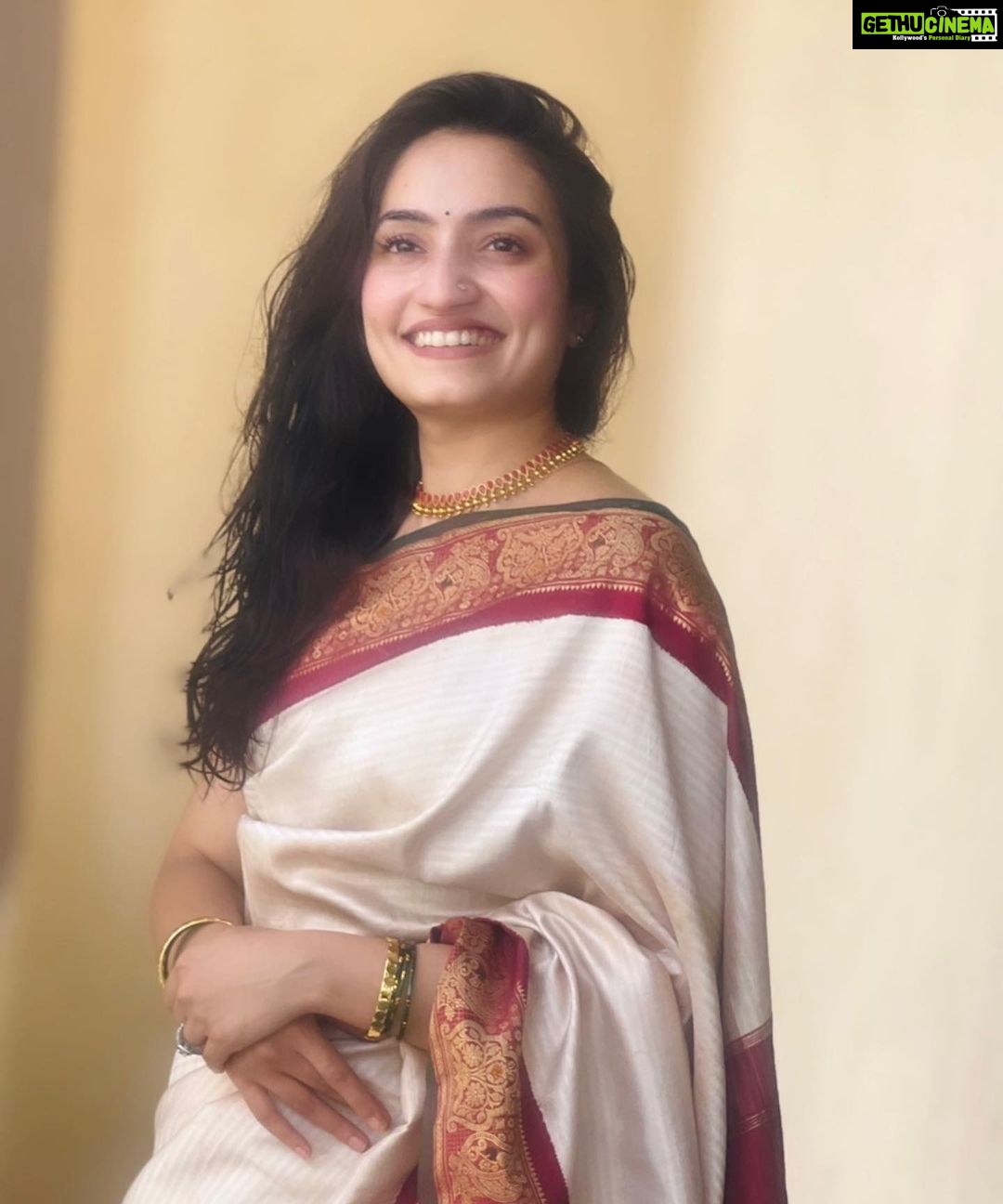 Vaishnavi Gowda Instagram - ಎಲ್ಲರಿಗೂ ಯುಗಾದಿ ಹಬ್ಬದ ಶುಭಾಶಯಗಳು , ಬೇವು ಬೆಲ್ಲ ಸವಿಯುತ ಕಹಿ ನೆನಪು ಮರೆಯಾಗಲಿ, ಸಿಹಿ ನೆನಪು ಚಿರವಾಗಿಲಿ ✨🙏🏻