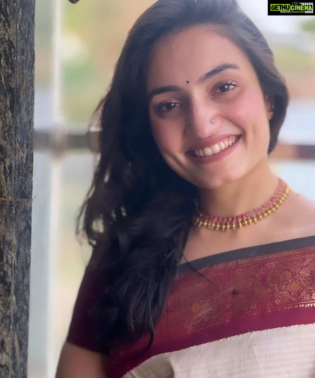 Vaishnavi Gowda Instagram - ಎಲ್ಲರಿಗೂ ಯುಗಾದಿ ಹಬ್ಬದ ಶುಭಾಶಯಗಳು , ಬೇವು ಬೆಲ್ಲ ಸವಿಯುತ ಕಹಿ ನೆನಪು ಮರೆಯಾಗಲಿ, ಸಿಹಿ ನೆನಪು ಚಿರವಾಗಿಲಿ ✨🙏🏻