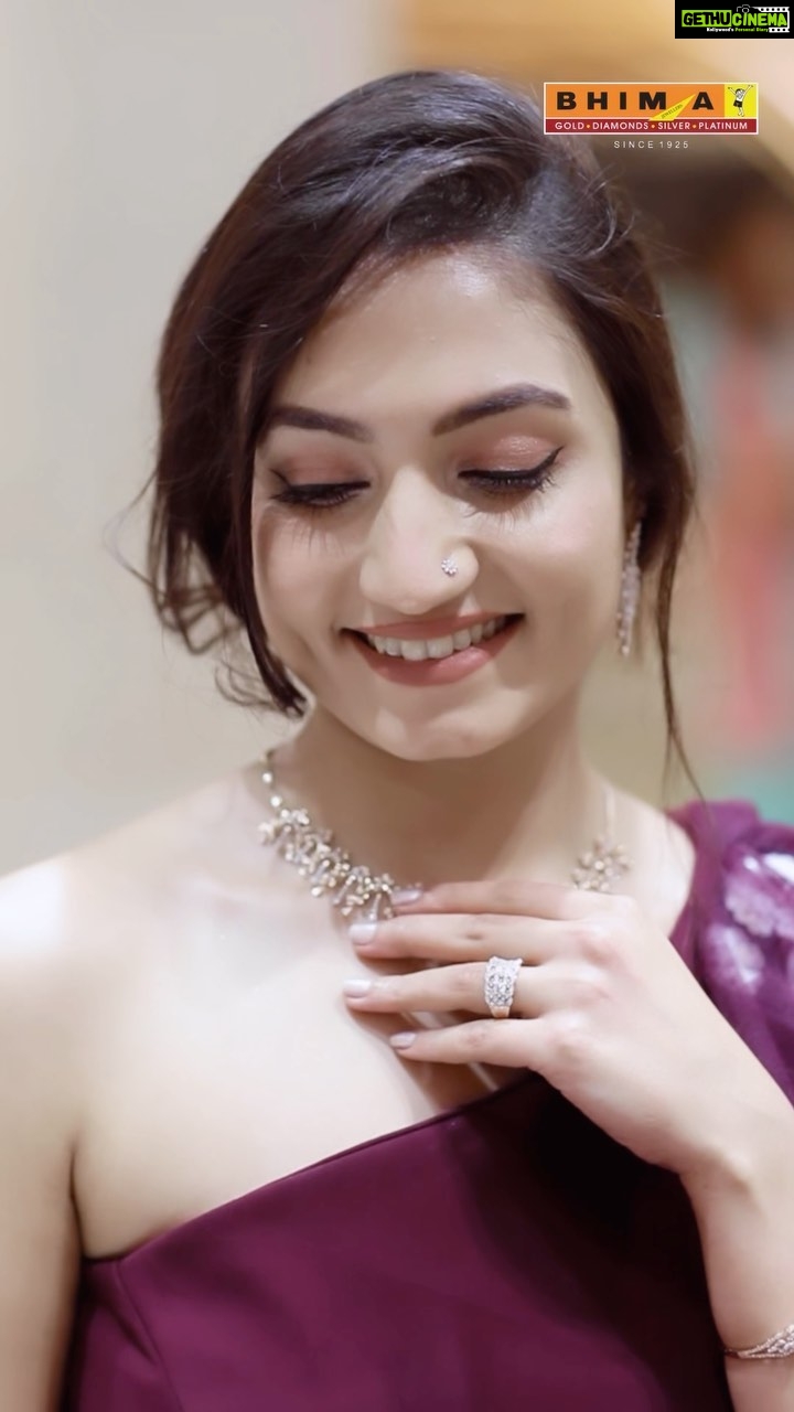 Vaishnavi Gowda Instagram - Its the right time you #ShineLikeADiamond with @bhimagold.official. With over 98 years of illustrious history, every single piece of jewellery under their brand, be it gold, diamond, silver, or platinum, is just impeccably beautiful and pure. The best part this season? They have an exclusive offer on Diamonds till 9th of Jan 2023. Now just pay 90% per carat and get two gold coins free every carat. It cannot get better than this! Add their collection to your wardrobe today. ♥️