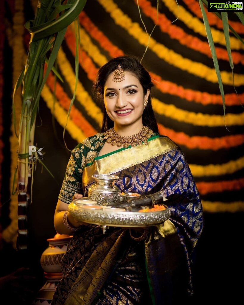 Vaishnavi Gowda Instagram - There’s something super special about traditional attire’s ! Holds us tight to our roots and connects us ♥️