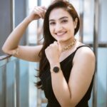 Vaishnavi Gowda Instagram - What the heart wants, the heart gets. Specially if it’s on sale 😋 @danielwellington’ Black Friday sale is here with up to 50% off on select products and an additional 15% off with my code 'VAISHNAVIXDW’