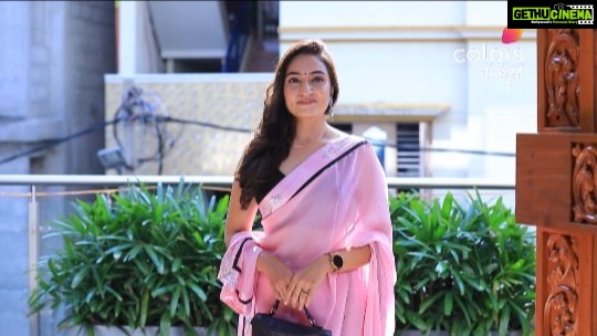 Vaishnavi Gowda Instagram - ನಕ್ಷತ್ರಾ ಬಾಳಲ್ಲಿ ಶ್ವೇತಾ ಮುಳ್ಳಾಗ್ತಾಳೆ ಅಂದುಕೊಂಡ್ರೆ, ವಿಧಿ ಕೊಟ್ಟ ಟ್ವಿಸ್ಟೇ ಬೇರೆ! ನಕ್ಷತ್ರಾ - ಭೂಪತಿ ಪ್ರೀತಿಗೆ ಮತ್ತೊಂದು ವಿಘ್ನ!! ಲಕ್ಷಣ | ಸೋಮ-ಶುಕ್ರ ರಾತ್ರಿ 8:30 #Lakshana #ColorsKannada #ಬಣ್ಣಹೊಸದಾಗಿದೆ #ಬಂಧಬಿಗಿಯಾಗಿದೆ