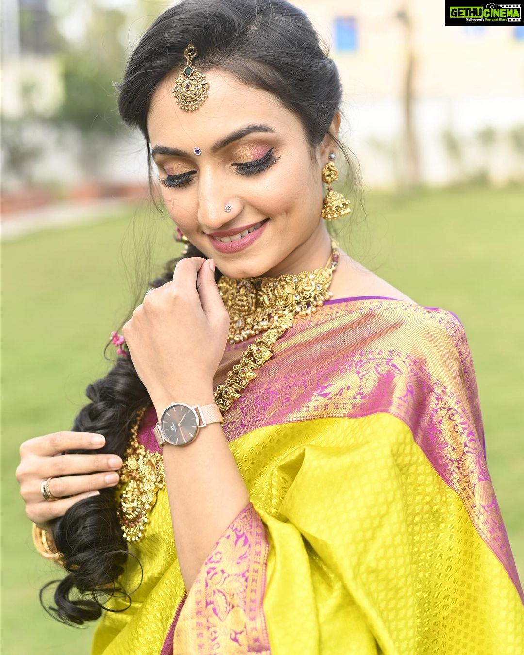 Vaishnavi Gowda Instagram - Another day, another festive outfit; Ft. @danielwellington watch.✨🪔 Check out their exciting sale of up to 30% off and use my code “VAISHNAVIXDW” to get an extra 15% off on their website. #ad #dwindia #danielwellington #DWali