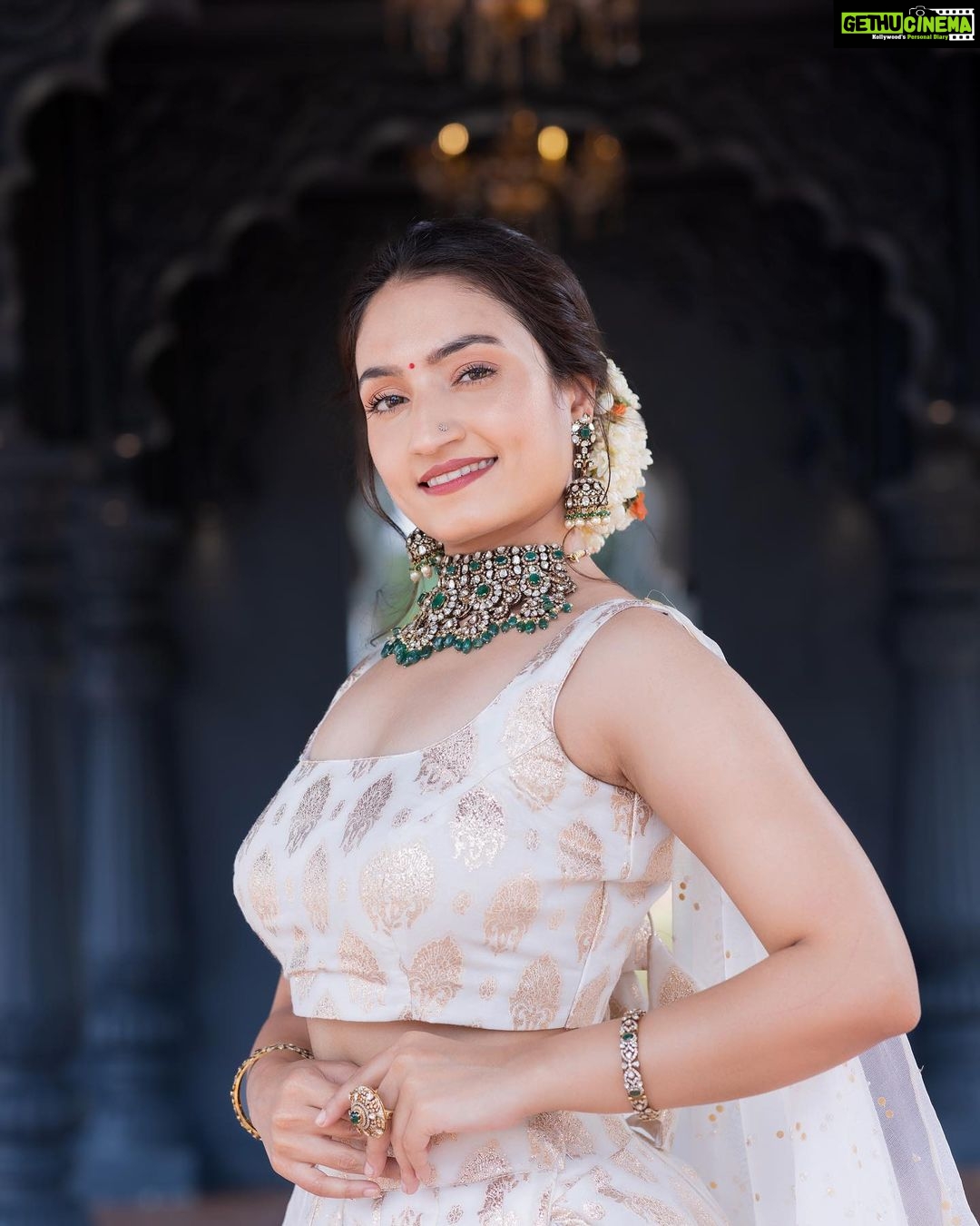Vaishnavi Gowda Instagram - May this festival bring a lot of happy moments, good health and prosperity ☀️✨❤️ MUAH - @artistryby_priyankaharish Designer - @anthariya Jewels - @aabushanjewellery1941 Photography- @anusharamkaran