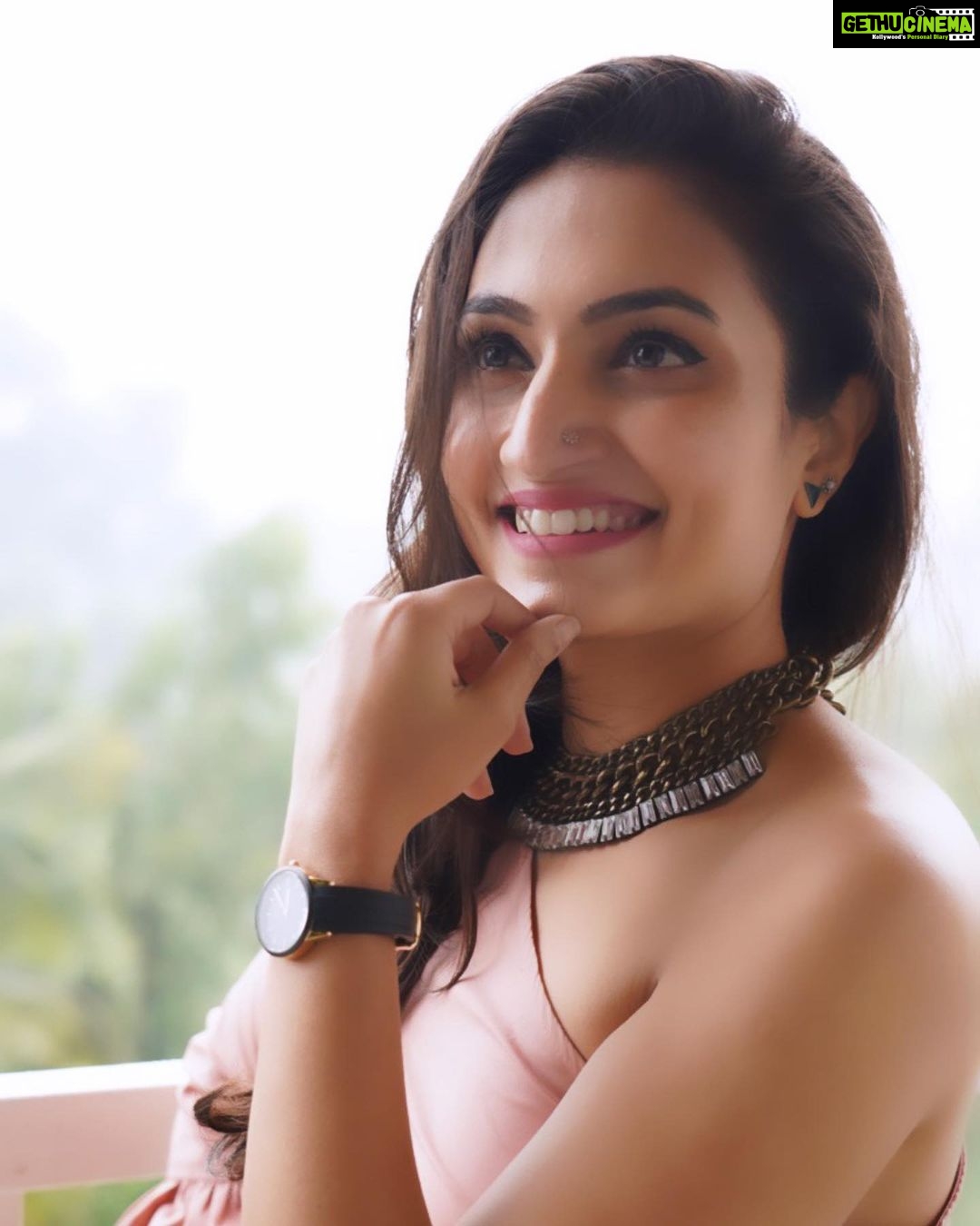Vaishnavi Gowda Instagram - Elevate your look with the perfect pieces from @danielwellington ✨ Get 15% off by using my code “VAISHNAVIXDW” on www.danielwellington.com only. Happy shopping! #ad #danielwellington #dwindia