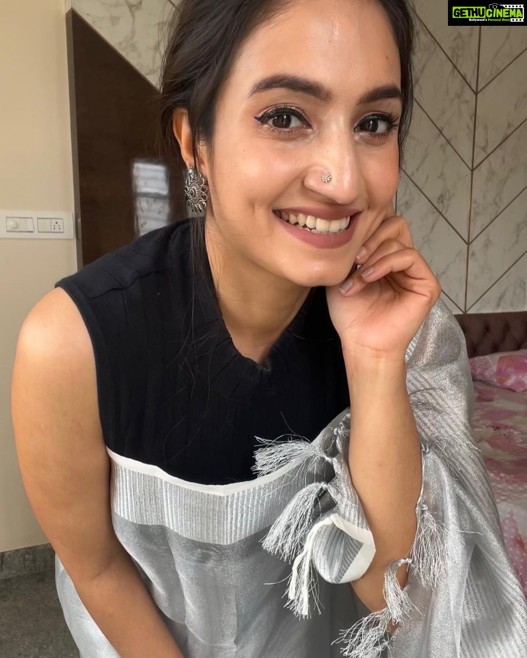 Vaishnavi Gowda Instagram - Don’t look at the caption.. look at the selfie’s 😉