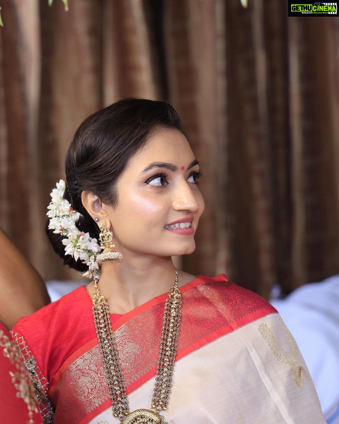 Vaishnavi Gowda Instagram - There’s something super special about traditional attire’s ! Holds us tight to our roots and connects us ♥️