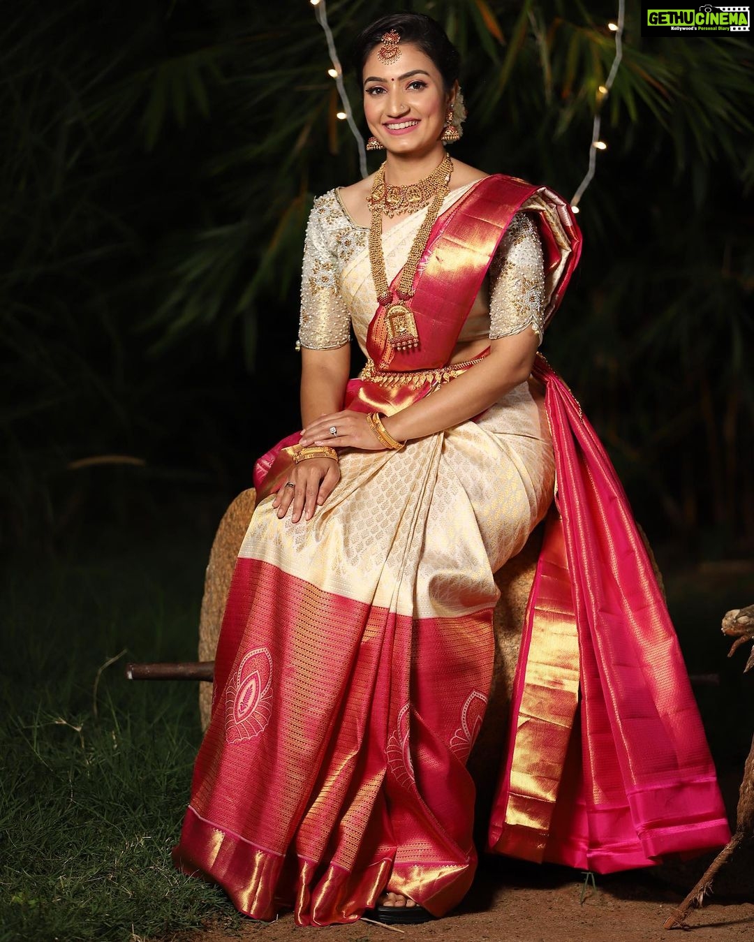 Vaishnavi Gowda Instagram - There’s something super special about traditional attire’s ! Holds us tight to our roots and connects us ♥️