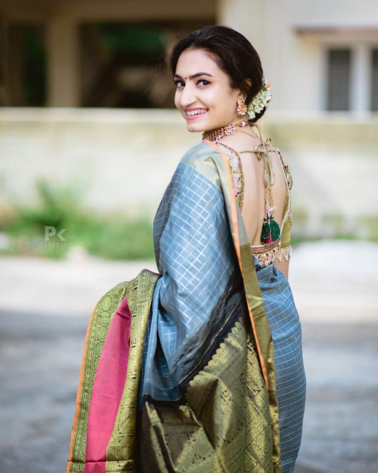 Vaishnavi Gowda Instagram - There’s something super special about traditional attire’s ! Holds us tight to our roots and connects us ♥️