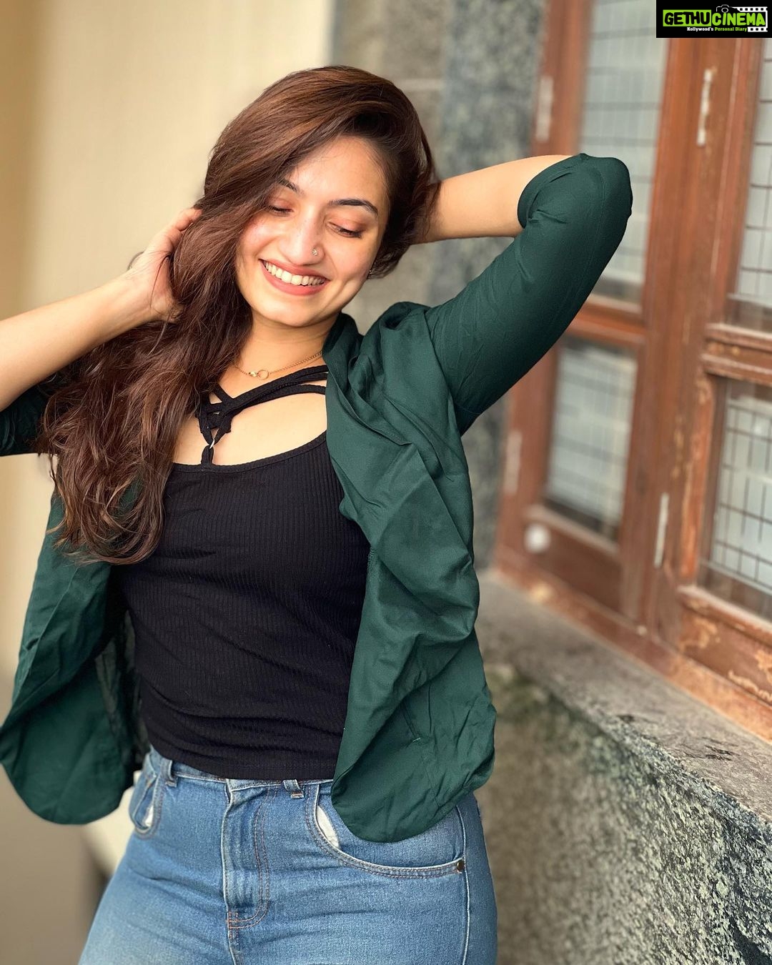 Vaishnavi Gowda Instagram - Letβs just pretend that I have inserted a smart caption ππ
