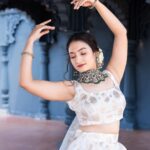 Vaishnavi Gowda Instagram – May this festival bring a lot of happy moments, good health and prosperity ☀️✨❤️

MUAH – @artistryby_priyankaharish
Designer – @anthariya 
Jewels – @aabushanjewellery1941 
Photography- @anusharamkaran