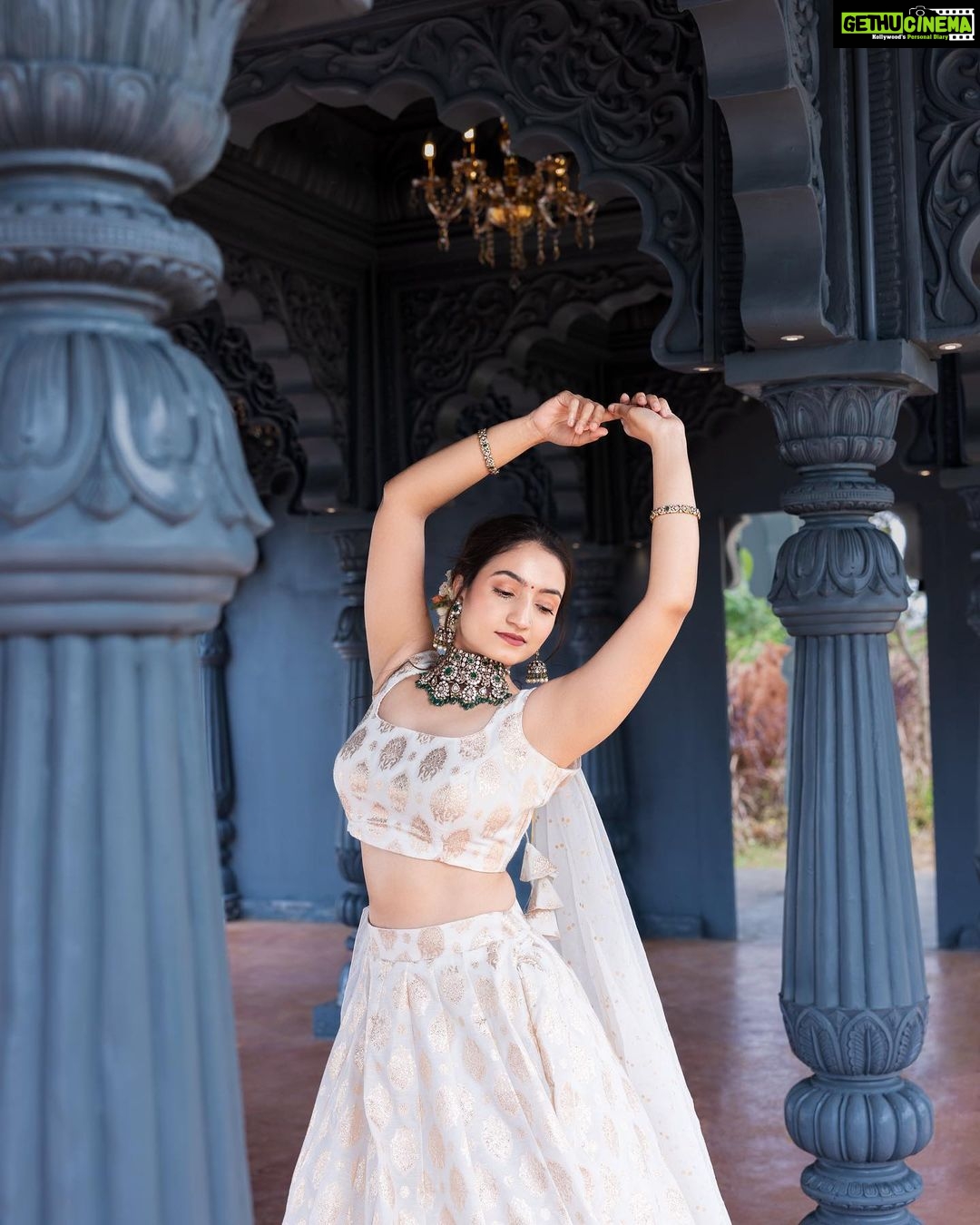 Vaishnavi Gowda Instagram - May this festival bring a lot of happy moments, good health and prosperity ☀️✨❤️ MUAH - @artistryby_priyankaharish Designer - @anthariya Jewels - @aabushanjewellery1941 Photography- @anusharamkaran