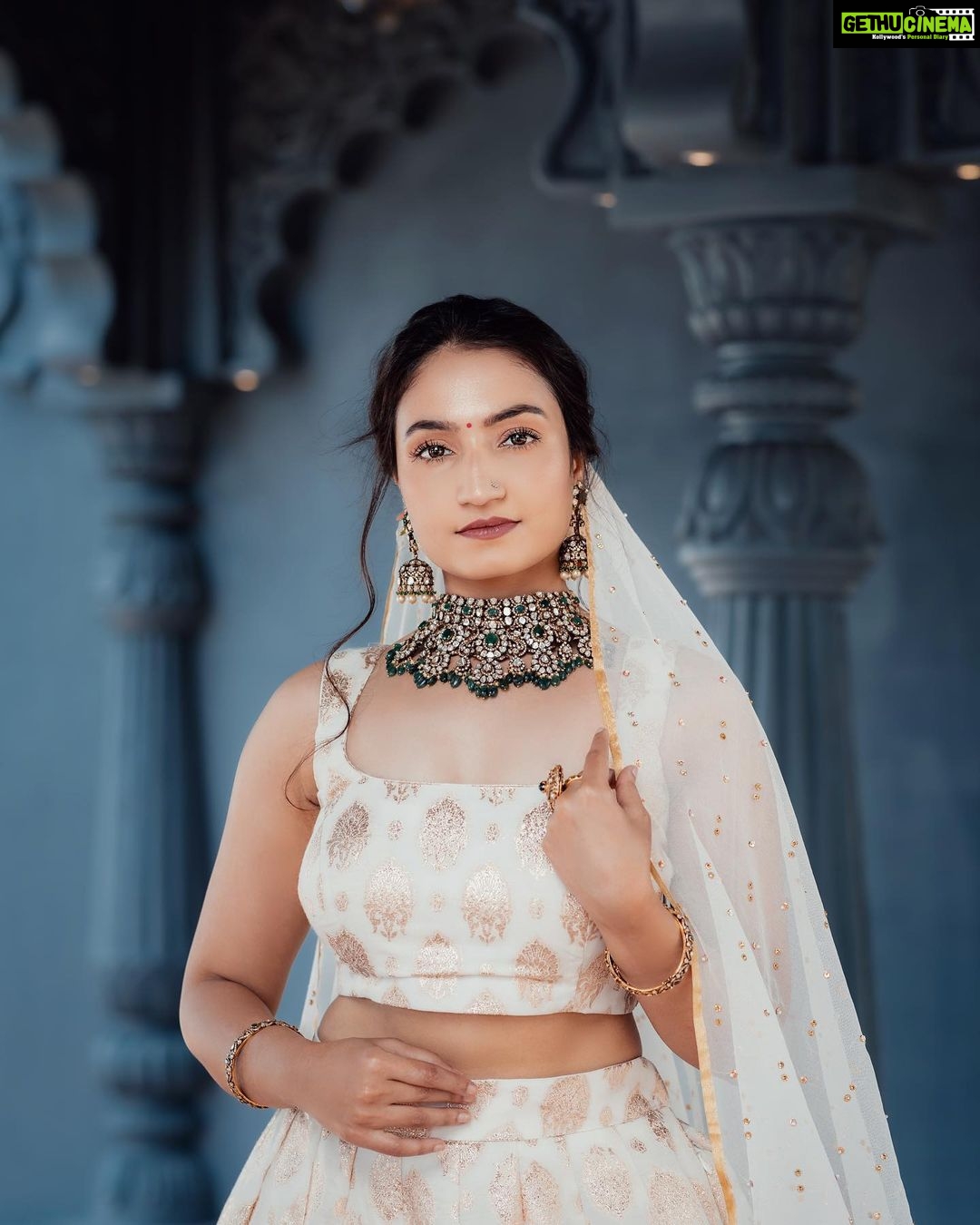 Vaishnavi Gowda Instagram - May this festival bring a lot of happy moments, good health and prosperity ☀️✨❤️ MUAH - @artistryby_priyankaharish Designer - @anthariya Jewels - @aabushanjewellery1941 Photography- @anusharamkaran