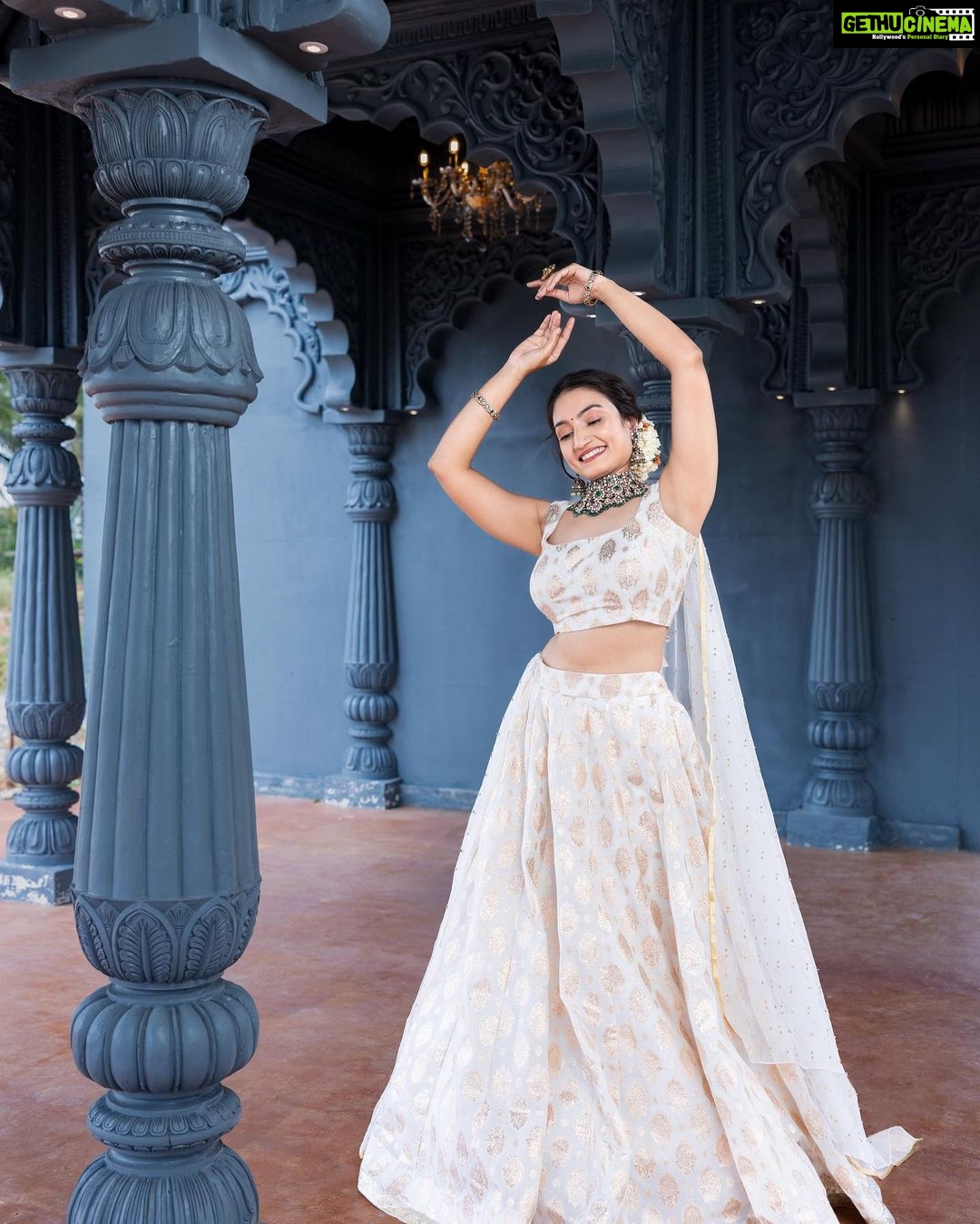 Vaishnavi Gowda Instagram - May this festival bring a lot of happy moments, good health and prosperity ☀️✨❤️ MUAH - @artistryby_priyankaharish Designer - @anthariya Jewels - @aabushanjewellery1941 Photography- @anusharamkaran