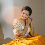 Vaishnavi Gowda Instagram - How bright and lovely this yellow is 💛 PS - I was talking about me 🤪 Outfit- @rentyourlook_by_chandangowda 📸- @pixel_pilot_ Jewellery- @rentmyjewels