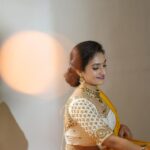 Vaishnavi Gowda Instagram - How bright and lovely this yellow is 💛 PS - I was talking about me 🤪 Outfit- @rentyourlook_by_chandangowda 📸- @pixel_pilot_ Jewellery- @rentmyjewels