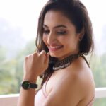 Vaishnavi Gowda Instagram - Elevate your look with the perfect pieces from @danielwellington ✨ Get 15% off by using my code “VAISHNAVIXDW” on www.danielwellington.com only. Happy shopping! #ad #danielwellington #dwindia