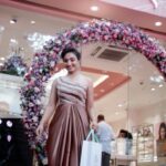 Vaishnavi Gowda Instagram – Finally it happened! Mia by Tanishq launched its latest store on BEL Road in Namma Bengaluru and I just couldn’t wait to go check out the stunning pieces! 

The stunning store and the versatile & breathtaking collections left me awestruck! It truly is my definition of CONTEMPORARY FASHION! I am so glad I got to witness the exciting store launch!🤩❤️

I had a gala time at the store, and I’m sure you will too. So, head to the all-new Mia by Tanishq store BEL Road, Bengaluru and prepare to get blinged using the exclusive launch offer of up to 25% off*! ✨💕 

#Ad #MiabyTanishq #Mia #FestiveSeasonWithMia #DesignerJewellery#Tanishq #Jewellery #JewelleryDesign

Outfit- @rentyourlook_by_chandangowda 
🎥- @pkstudiophotography
