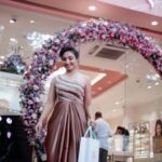 Vaishnavi Gowda Instagram - Finally it happened! Mia by Tanishq launched its latest store on BEL Road in Namma Bengaluru and I just couldn’t wait to go check out the stunning pieces! The stunning store and the versatile & breathtaking collections left me awestruck! It truly is my definition of CONTEMPORARY FASHION! I am so glad I got to witness the exciting store launch!🤩❤️ I had a gala time at the store, and I’m sure you will too. So, head to the all-new Mia by Tanishq store BEL Road, Bengaluru and prepare to get blinged using the exclusive launch offer of up to 25% off*! ✨💕 #Ad #MiabyTanishq #Mia #FestiveSeasonWithMia #DesignerJewellery#Tanishq #Jewellery #JewelleryDesign Outfit- @rentyourlook_by_chandangowda 🎥- @pkstudiophotography
