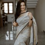 Vaishnavi Gowda Instagram - Black n white saree is a different feel 🫧 📸 - @pkstudiophotography