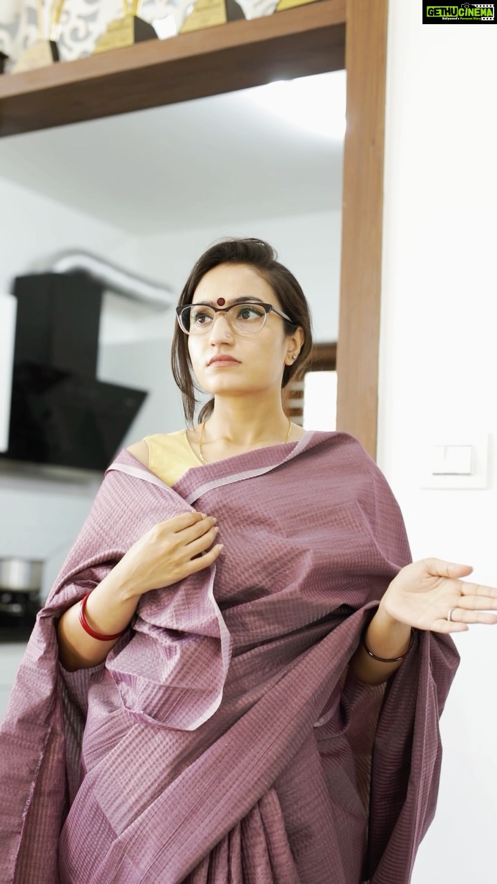 Vaishnavi Gowda Instagram - A sleepy daughter, and an angry mom are a deadly combination. But with Ambipur's Lavender Mood Therapy it's easy to calm my mom. It helps me settle my mom's mood while I get to sleep more... Try it and let me know your experience. And the best part is, it comes with this feature of ‘adjustable fragrance level’. That means I can adjust the fragrance concentration to my liking! #AmbiPurHomeGel #SetTheMoodWithScentsSoGood #MoodtherapyCollection #BreathHappy #ad