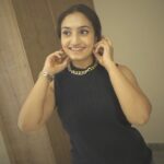 Vaishnavi Gowda Instagram - GRWM!! @danielwellington has got a sweet surprise. Avail the ongoing offer on the website, buy any watch from the Iconic Link collection and get a classic bracelet free. Additionally use my code ‘VAISHNAVIXDW’ and get 15% off on the purchase from the website danielwellington.com. #ad #danielwellington #dwindia