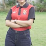 Vaishnavi Gowda Instagram - ಗೆಲ್ಲೋವರೆಗು Cup-u 🏆 ನಿಲ್ಲೋದಿಲ್ಲ Hope-u ! 🤩 #rcb #willhavegreatwin💥