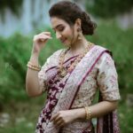Vaishnavi Gowda Instagram - It’s a good day to be happy 💫 #vaishnavi #instagram #sareelove Makeup- @druthinarayan_artistry Photography - @pkstudiophotography Designer- @samyakksarees Jewels- @velvetboxby Namma Bengaluru- ನಮ್ಮ ಬೆಂಗಳೂರು