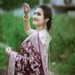 Vaishnavi Gowda Instagram - It’s a good day to be happy 💫 #vaishnavi #instagram #sareelove Makeup- @druthinarayan_artistry Photography - @pkstudiophotography Designer- @samyakksarees Jewels- @velvetboxby Namma Bengaluru- ನಮ್ಮ ಬೆಂಗಳೂರು