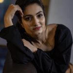 Vaishnavi Gowda Instagram - Black ? Or Red ? 🖤❤️